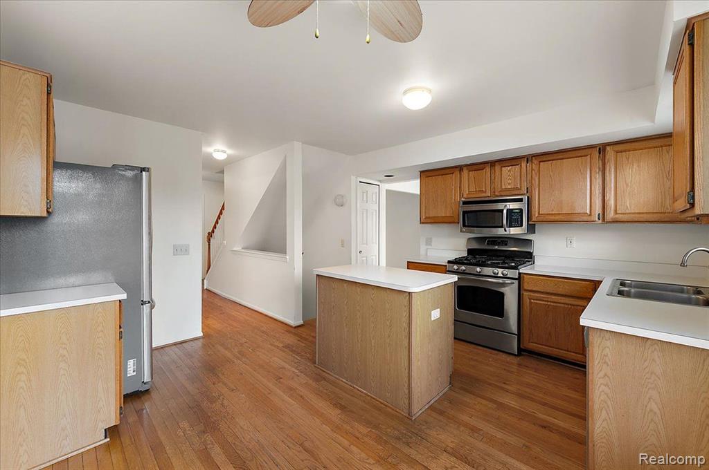 47235 SCARLET Drive S, Novi, MI — Photo 23