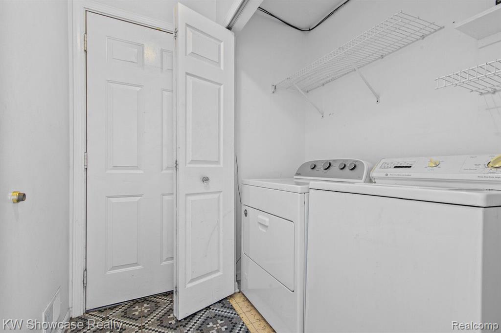 6255 WHISPERING MEADOWS Drive, White Lake, MI 48383 — Photo 29
