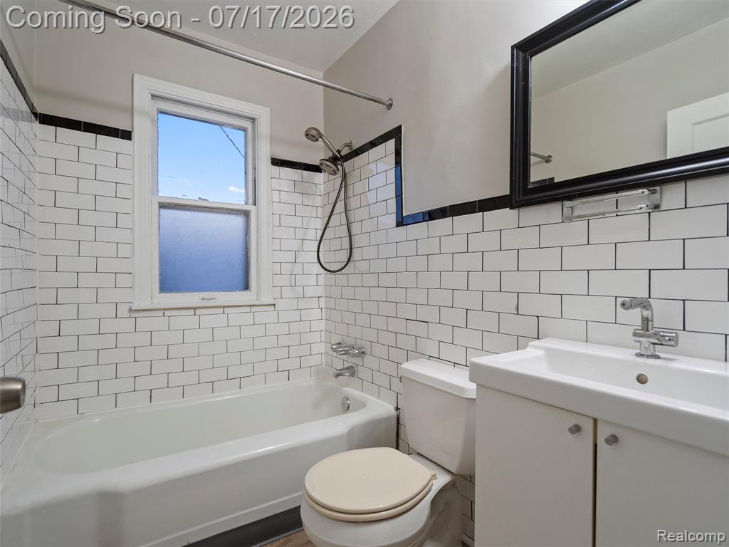 904 E Otis Avenue, Hazel Park, MI 48030 — Photo 15