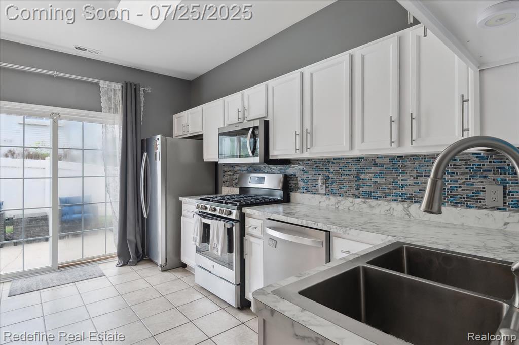 26708 Ashton Drive, Woodhaven, MI 48183 — Photo 16