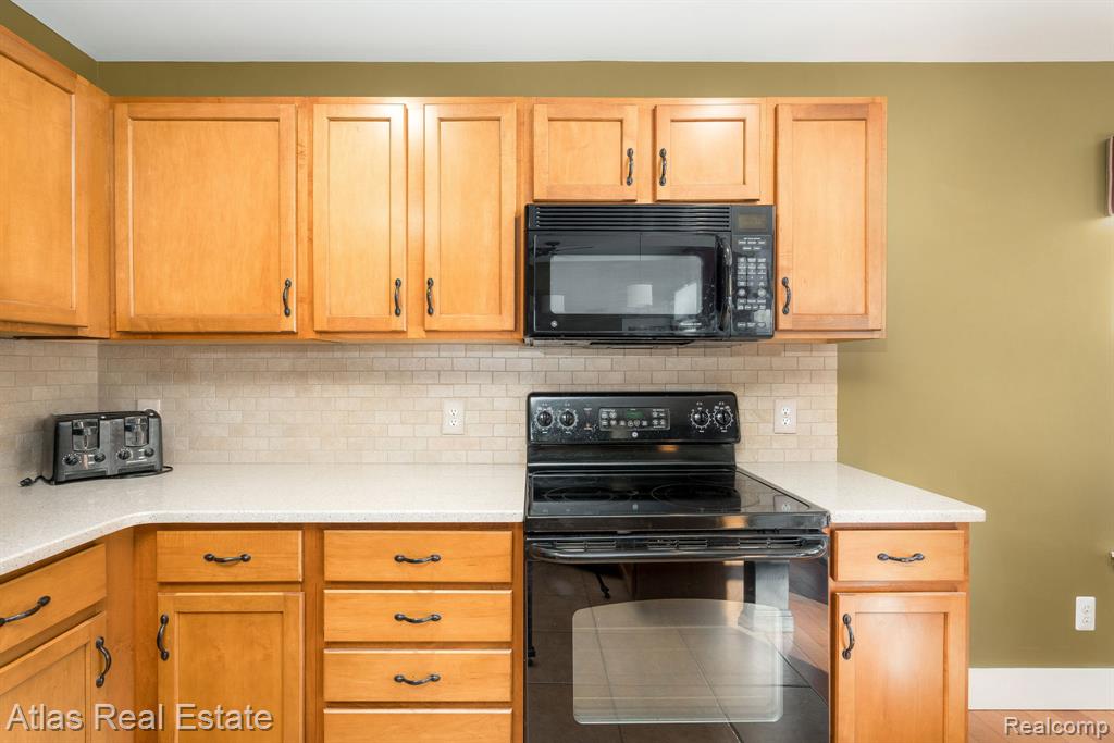 4400 Pebble Creek Boulevard, Burton, MI 48439 — Photo 21