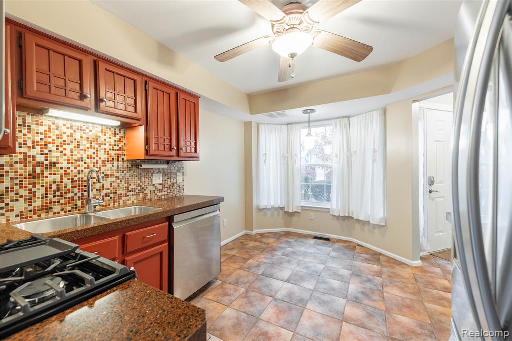 18689 Hilltop Boulevard, Riverview, MI 48193 — Photo 16