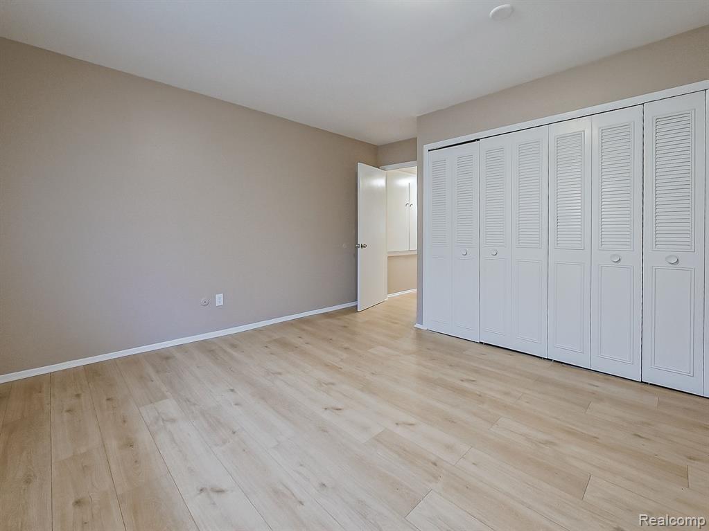 8250 CRESTVIEW Drive, B8, Sterling Heights, MI 48312 — Photo 11