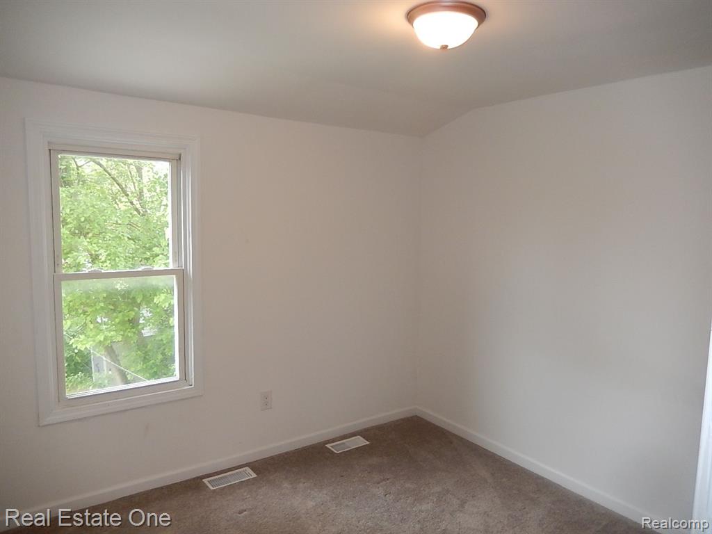 21067 WESTVIEW Avenue, Ferndale, MI 48220 — Photo 11