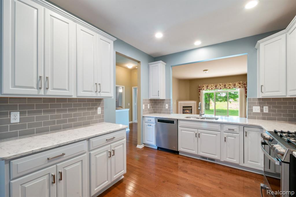 40658 Saint Louis Drive, Clinton Twp, MI 48038 — Photo 17
