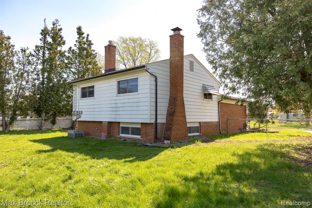 4829 WOLGAST Drive, Warren, MI 48092 — Photo 42