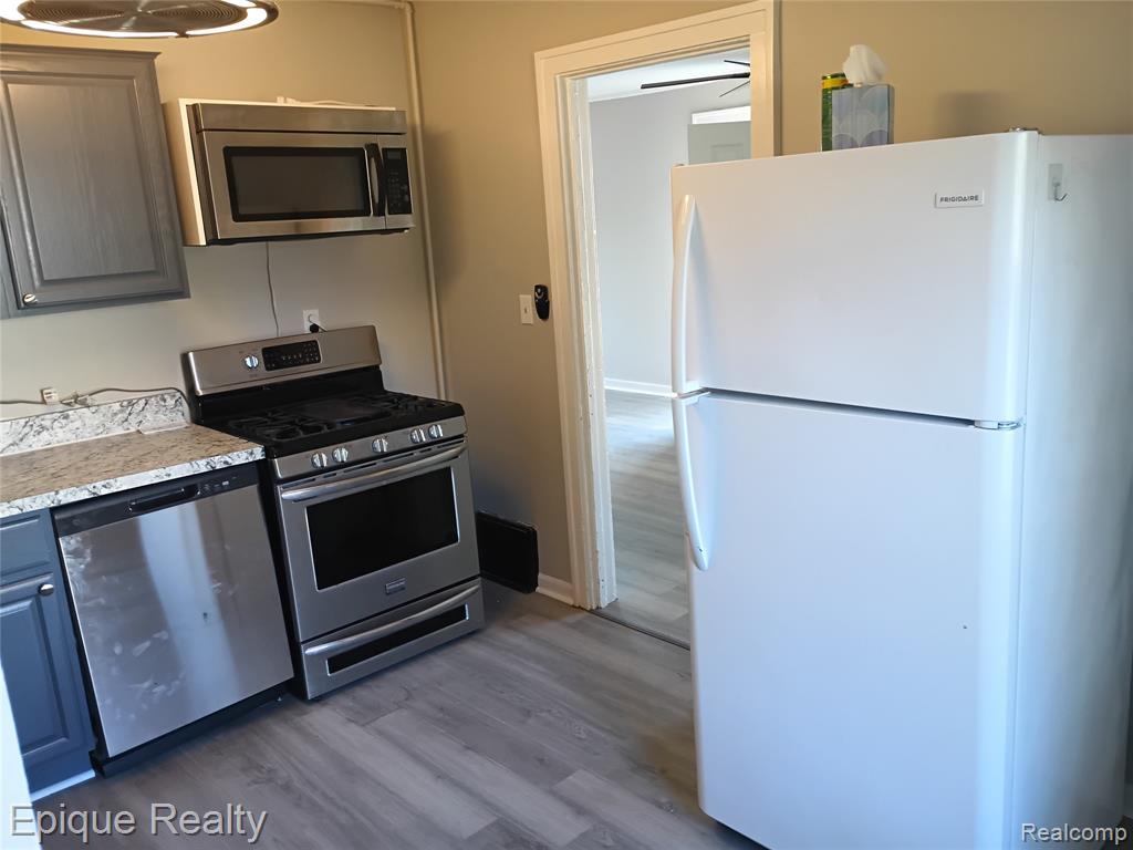 949 Boston Avenue, Waterford, MI 48328 — Photo 18