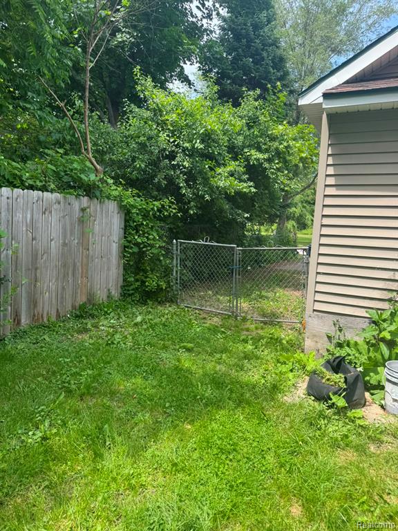 823 Remington Avenue, Flint, MI 48507 — Photo 10