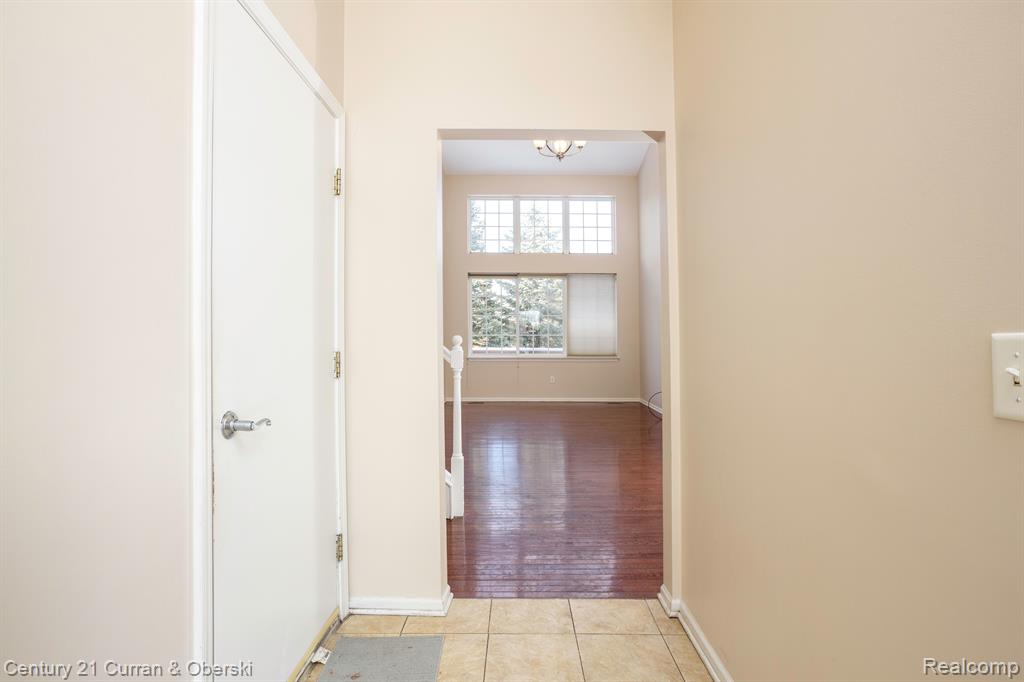 29428 Weston Drive, 124, Novi, MI 48377 — Photo 3