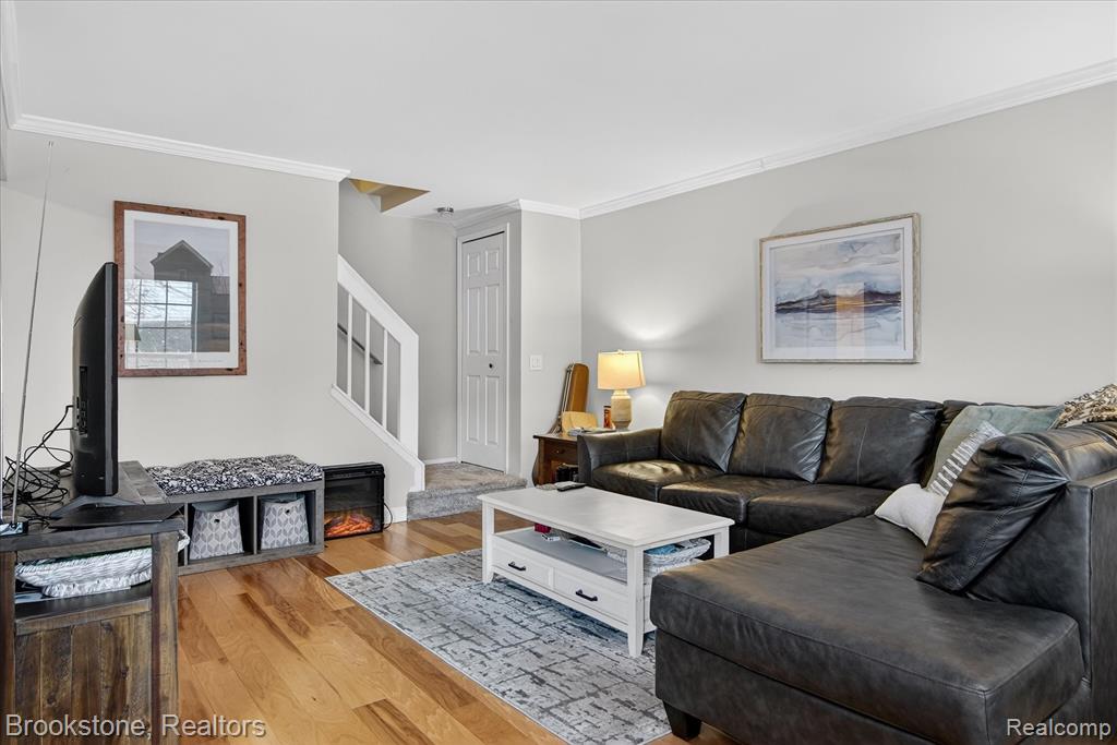 30 Pine Tree Ridge Drive, Waterford, MI, 48327