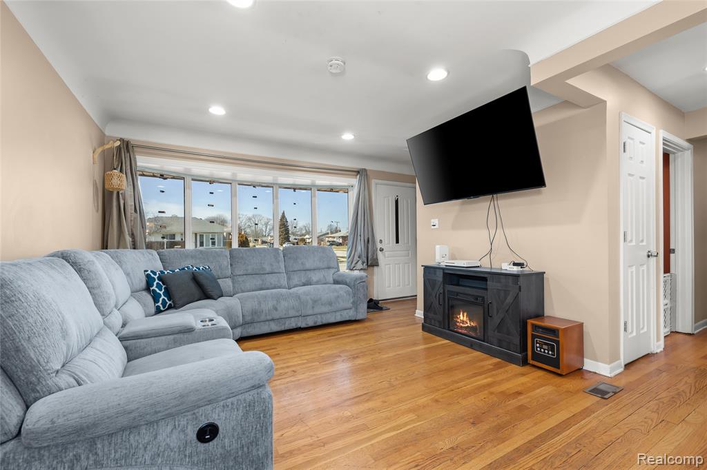 6452 Arcola Street, Garden City, MI — Photo 5