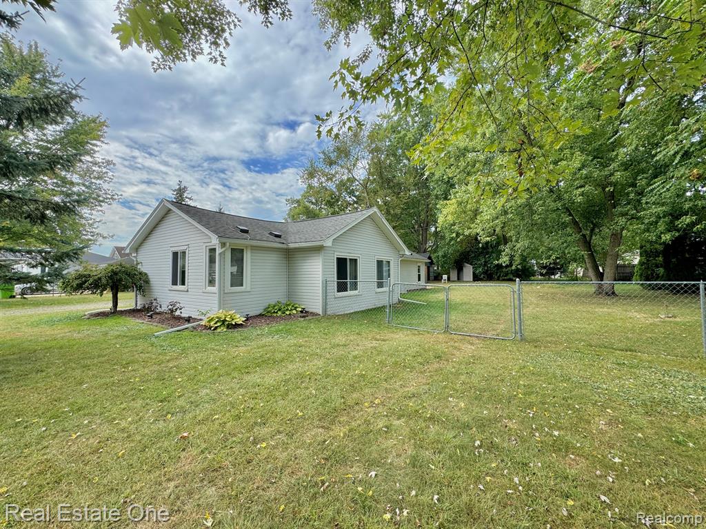 890 FARNSWORTH Road, White Lake, MI — Photo 2