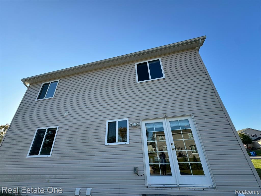 6412 MISTY Court, Waterford, MI 48327 — Photo 4