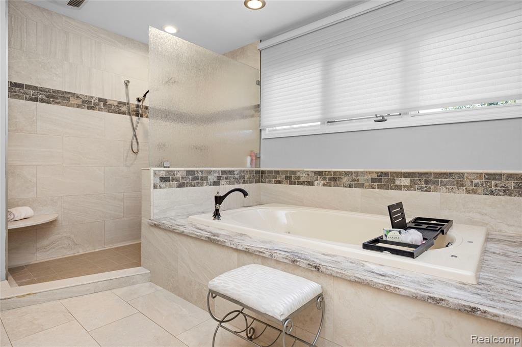 53961 Sutherland Court, Utica, MI 48316 — Photo 38