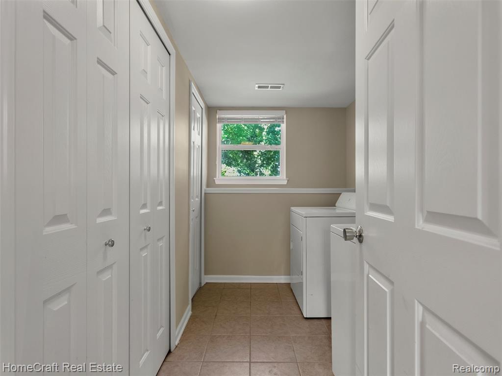 5930 FORESTAL Drive, Waterford, MI 48327 — Photo 31