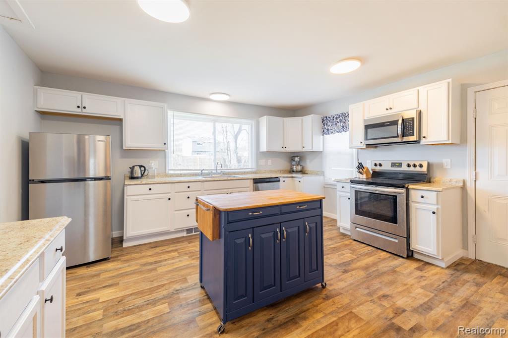 1241 RAMBLING Road, Ypsilanti, MI 48198 — Photo 9