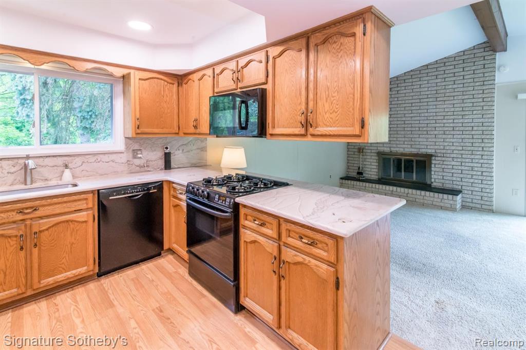 6279 WALKER Court, Troy, MI 48085 — Photo 11