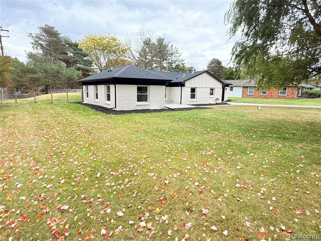 42 Sterling Drive, Lapeer, MI 48446 — Photo 3