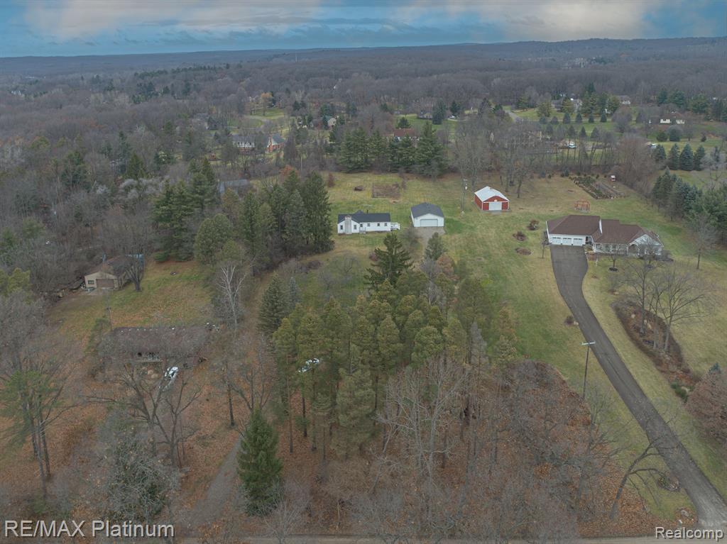 850 W MAPLE Road, Milford, MI 48381 — Photo 28