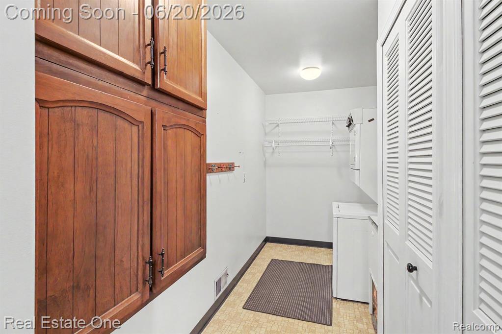 6440 Grand Circle Drive, Brighton, MI 48116 — Photo 18