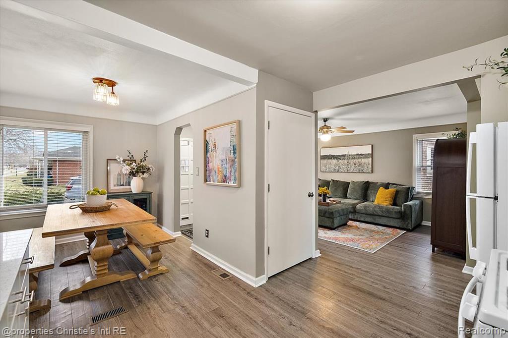 21553 Bournemouth Street, Harper Woods, MI 48225 — Photo 10