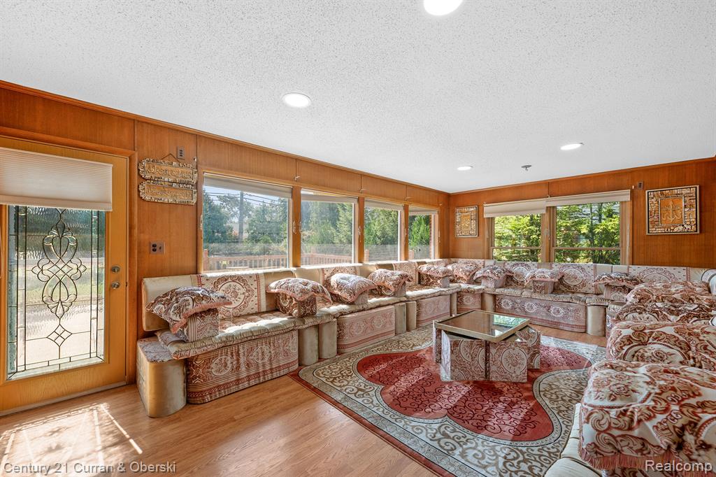 730 WOODCREST Drive, Dearborn, MI 48124 — Photo 20