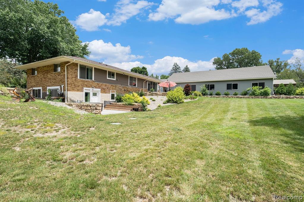 8266 Twilight Lane, Brighton, MI 48116 — Photo 32