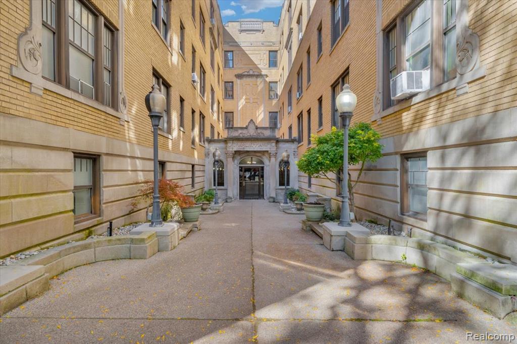 120 Seward Street