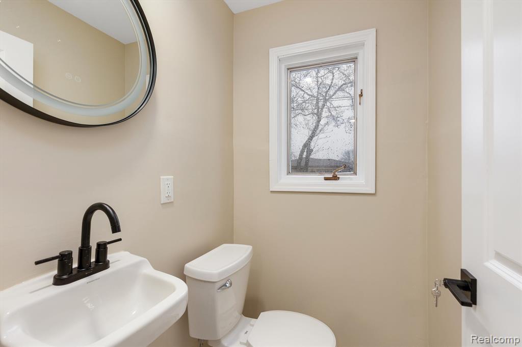 4481 MARLOW Drive, Warren, MI 48092 — Photo 12