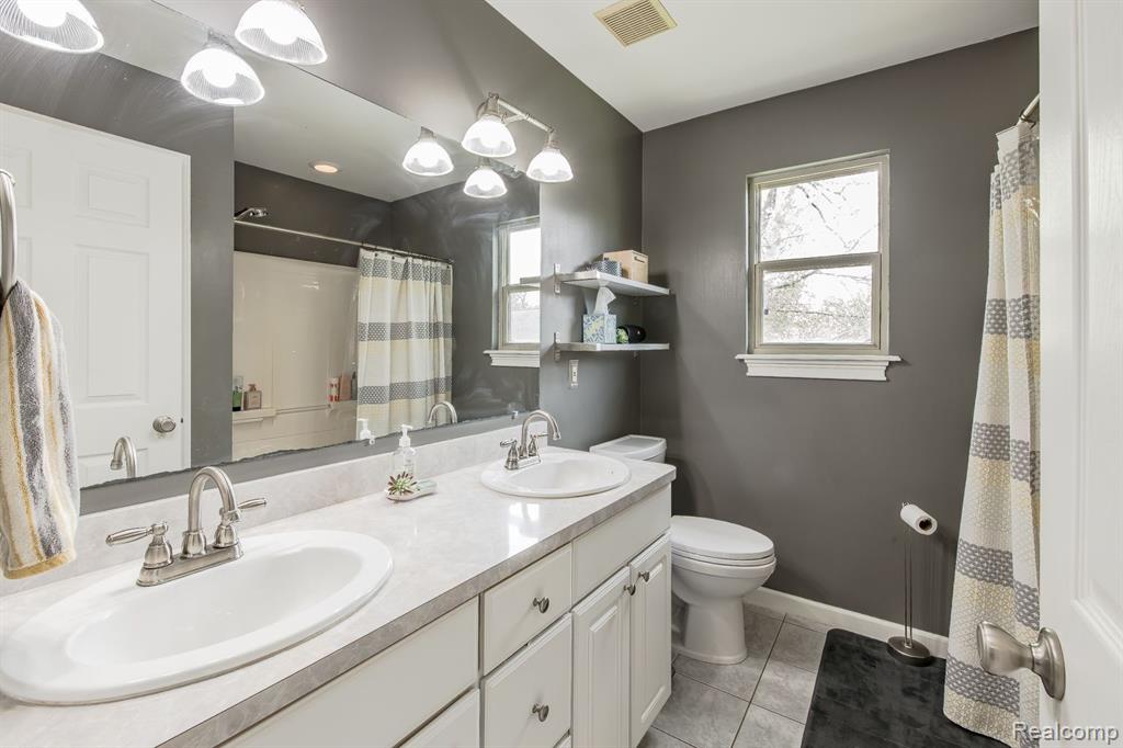 880 Frank Road, Lake Orion, MI 48362 — Photo 24