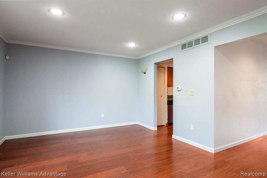 28663 LOWELL N, Southfield, MI 48076 — Photo 9