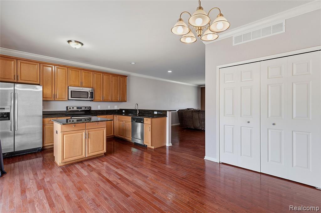 53106 Celtic Drive, Utica, MI 48315 — Photo 8