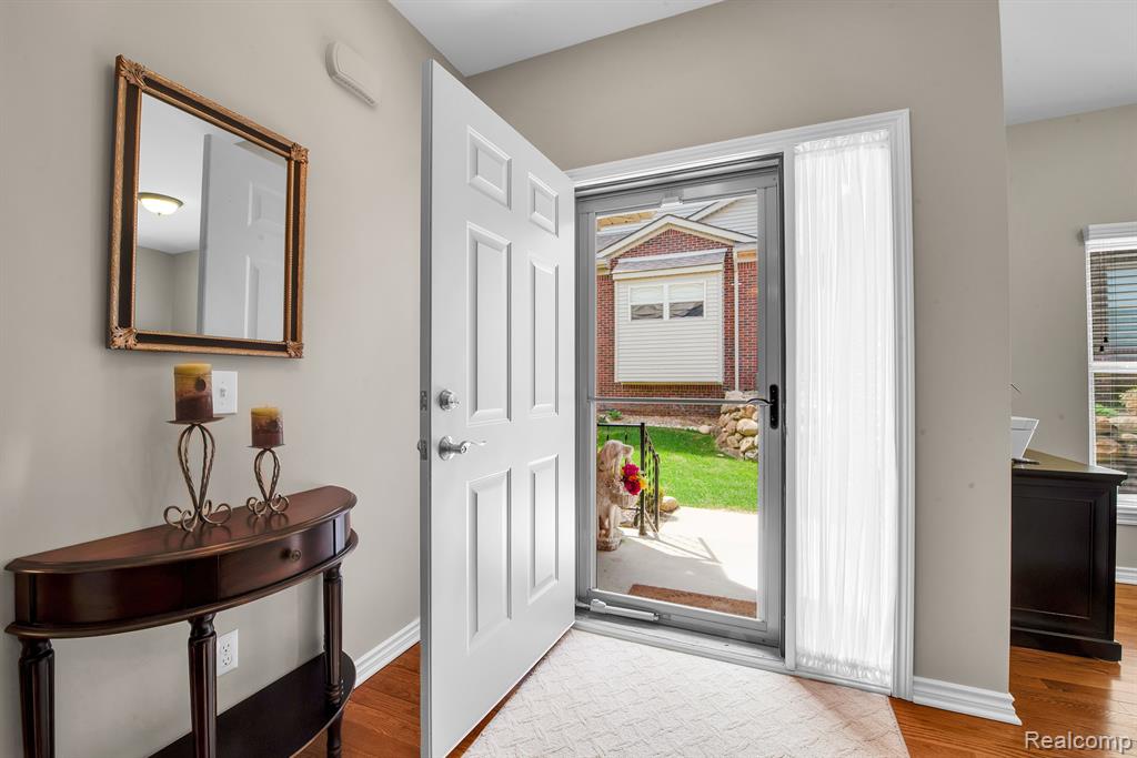 9549 KINGSWAY Circle, Clarkston, MI 48348 — Photo 5