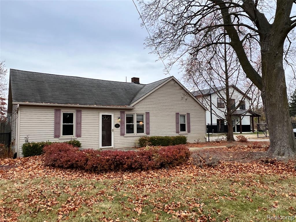 496 E Avon Road, Rochester Hills, MI 48307 — front exterior