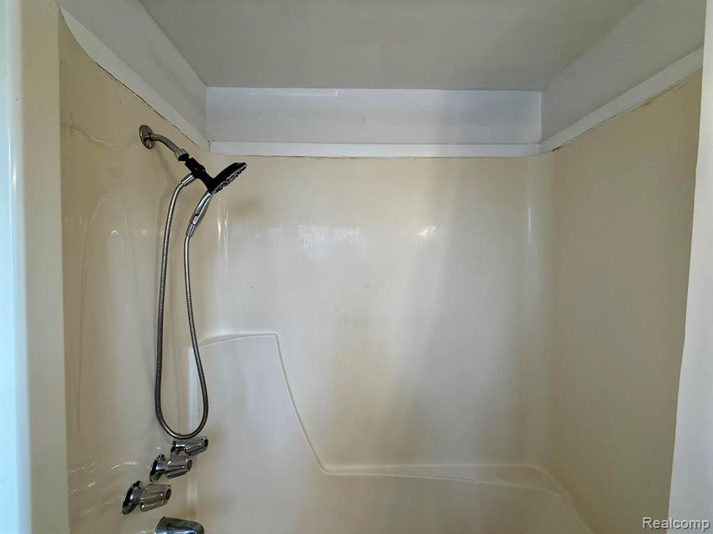 805 Estrada Drive, Belleville, MI 48111 — Photo 35