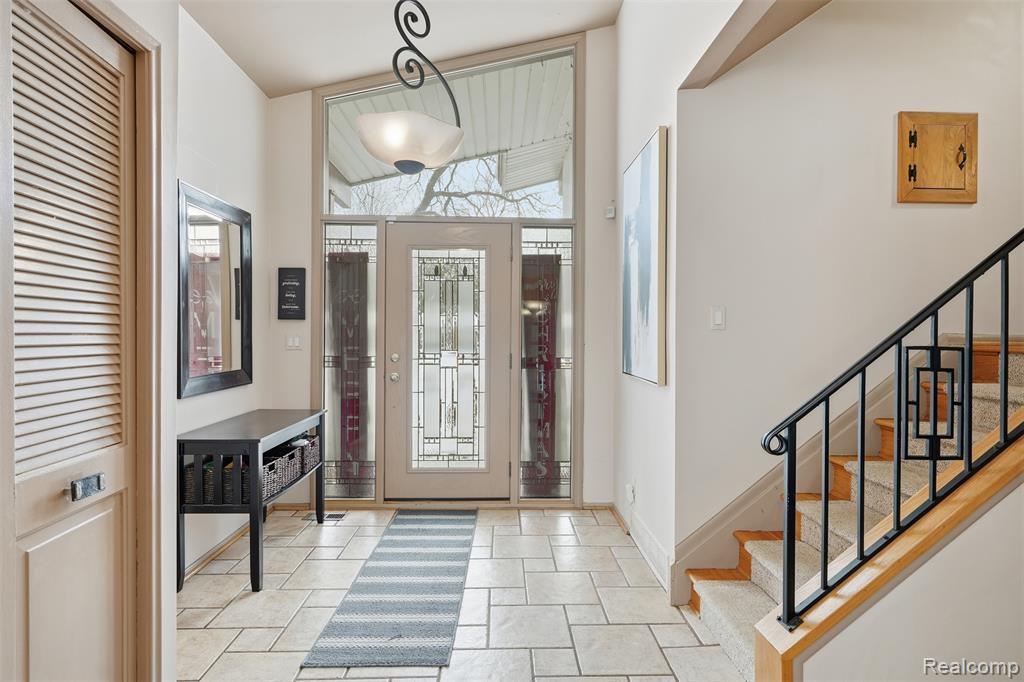 5586 Wild Ridge Lane, West Bloomfield, MI — Photo 2
