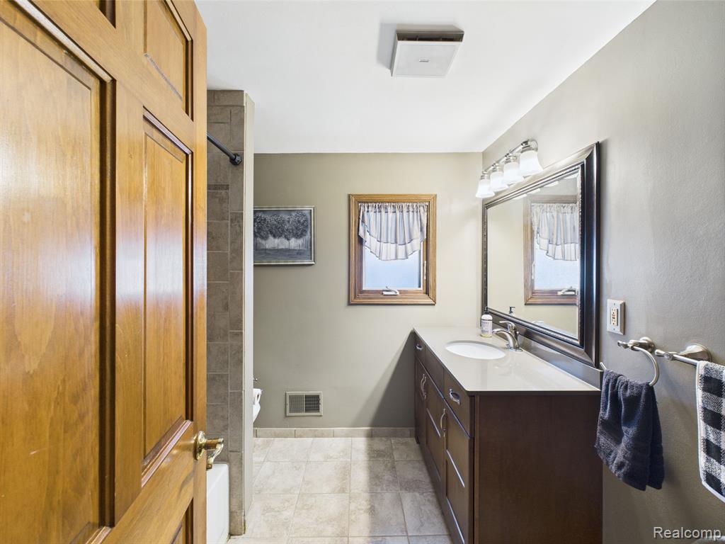 480 PENINSULA Drive, Columbiaville, MI 48421 — Photo 25