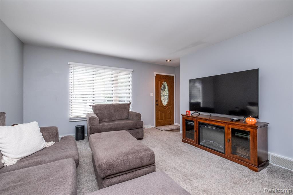 5720 Berkley Drive, Waterford, MI 48327 — Photo 7