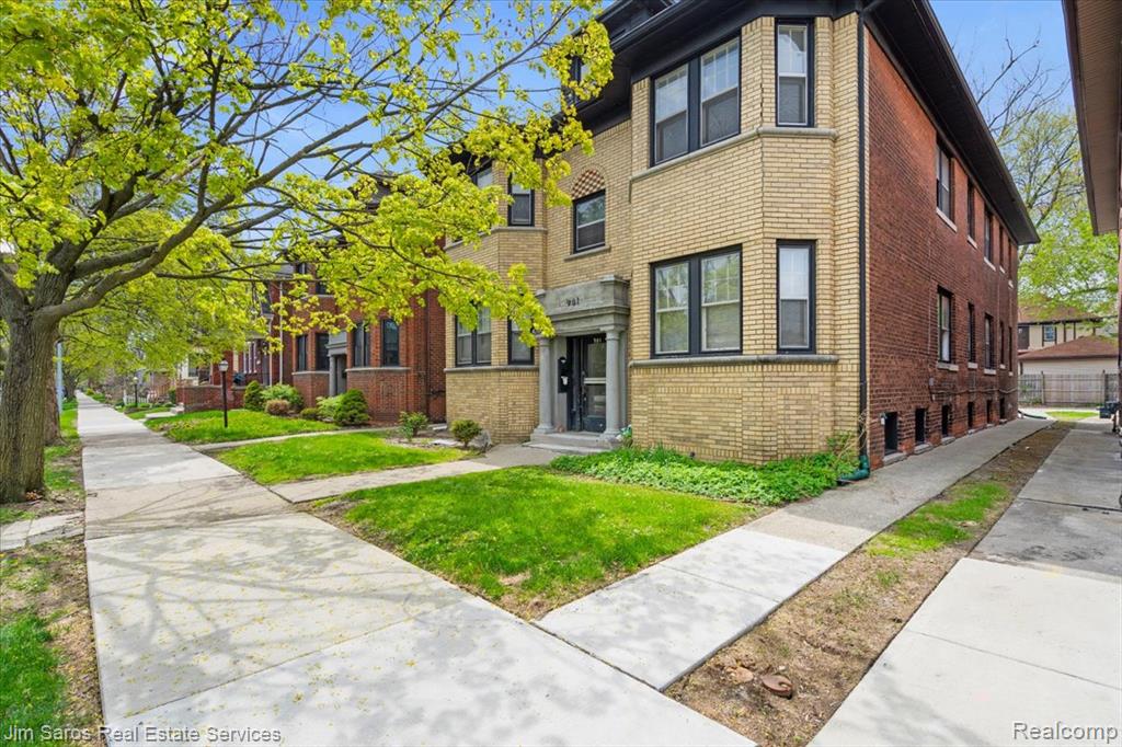 981 2N Beaconsfield Avenue, Grosse Pointe, MI 48230 — front exterior