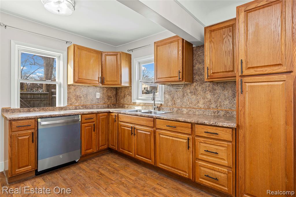 943 Premont Avenue, Waterford, MI 48328 — Photo 9