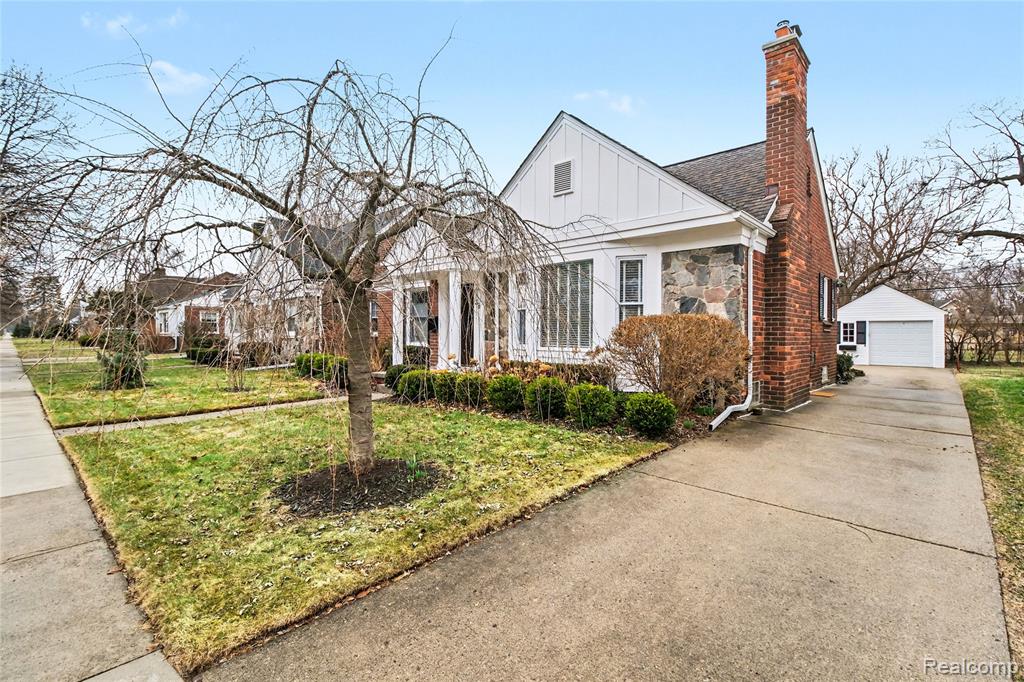 38 Maplefield Road, Pleasant Ridge, MI — Photo 2