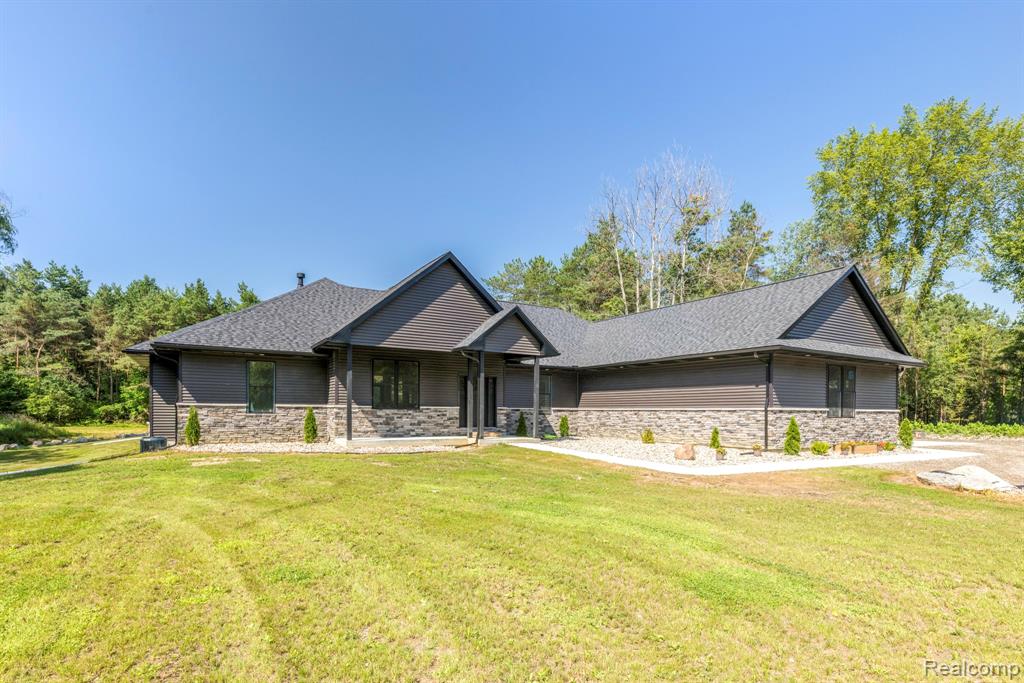4697 Emmett Road, Emmett, MI 48022 — Photo 5