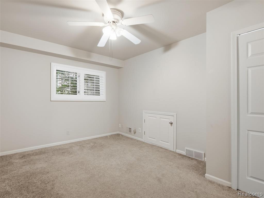 6346 Squire Lake Drive, Flushing, MI 48433 — Photo 16