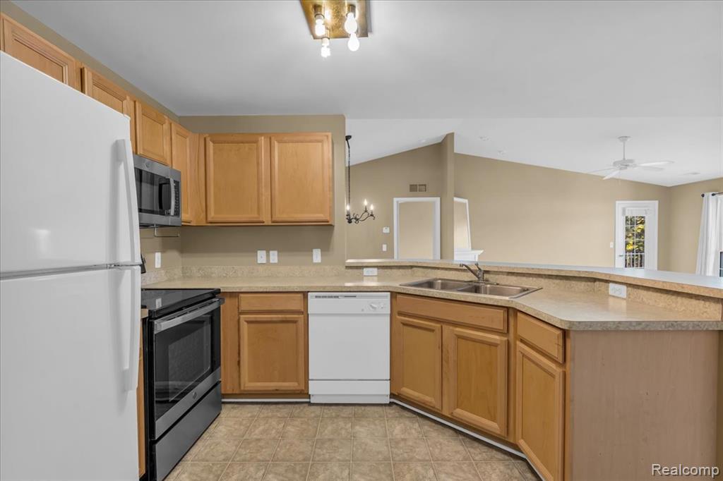 51641 Hale Lane, Chesterfield, MI — Photo 12