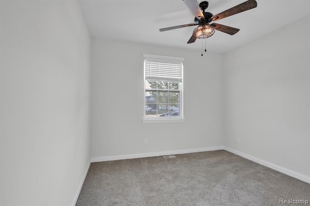 8185 Hidden Cove Court, Grand Blanc, MI 48439 — Photo 33