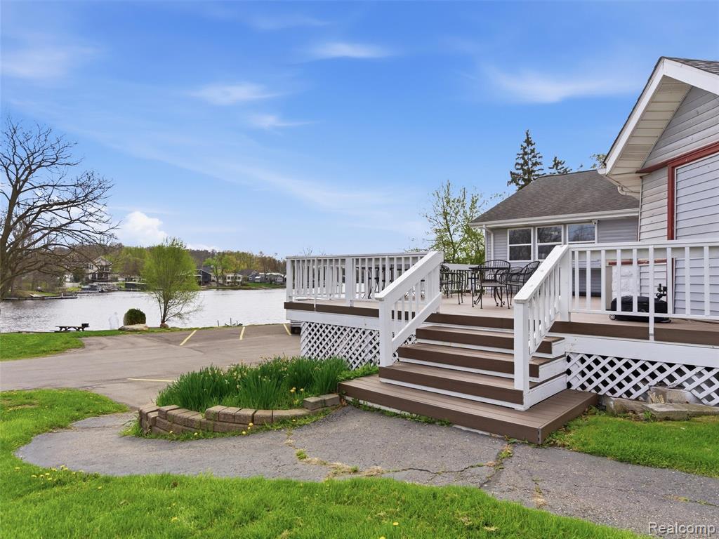 16342 Stages Island, Linden, MI 48451 — Photo 38