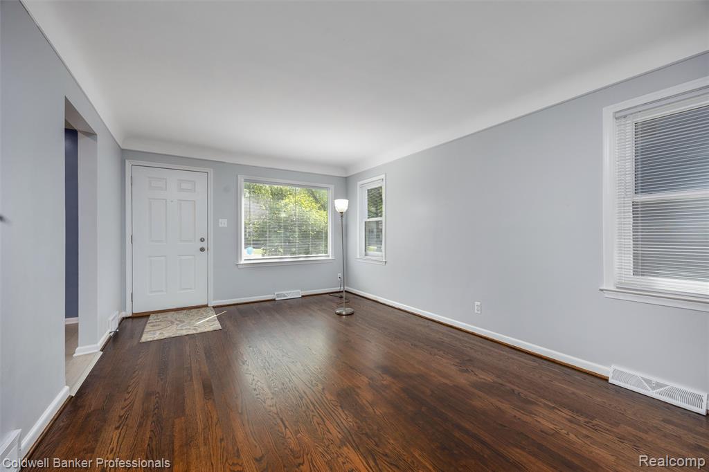 2050 Ridgemont Road, Grosse Pointe Woods, MI 48236 — Photo 5