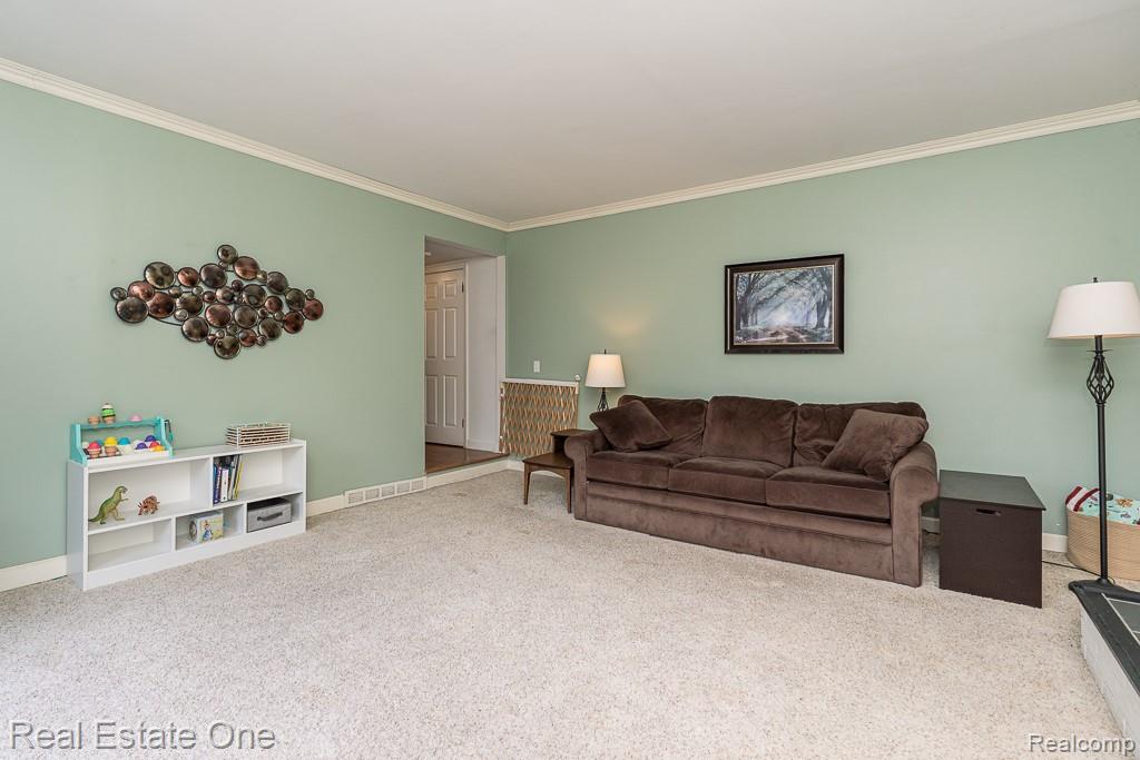 42514 Freeport Drive, Sterling Heights, MI 48313 — Photo 14