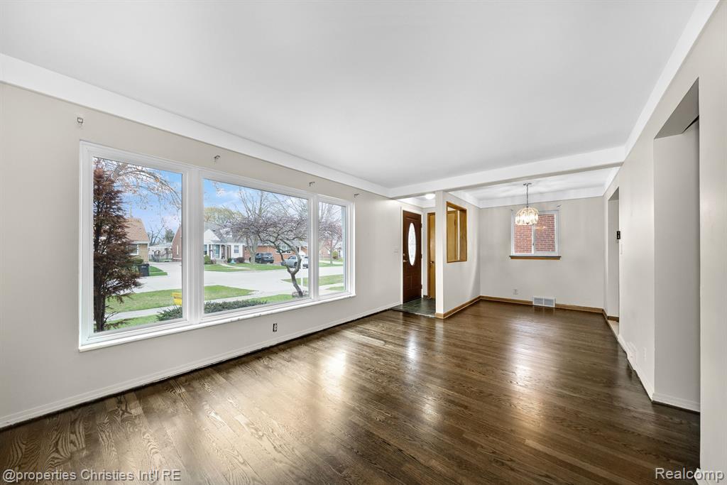 7631 ROBINSON Avenue, Allen Park, MI 48101 — Photo 5