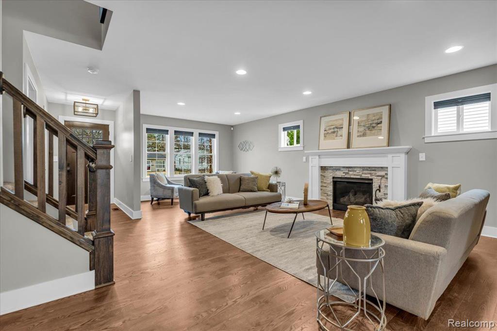 705 WHITCOMB Avenue, Royal Oak, MI 48073 — Photo 8